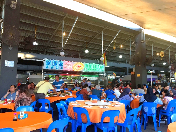 Gutes und frisches Essen in einem Food Court