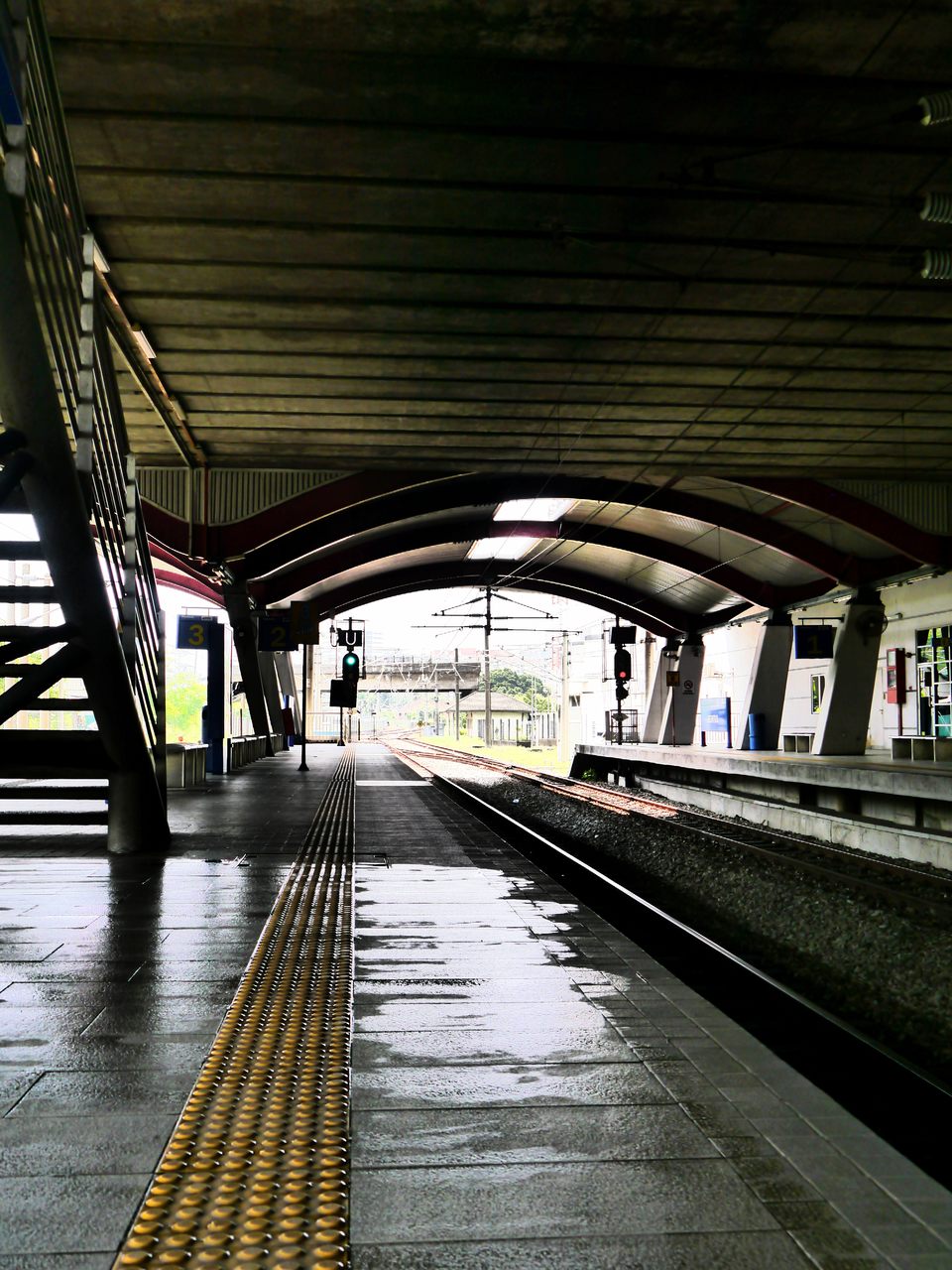 Günstig zu den Batu Caves mit der Bahn