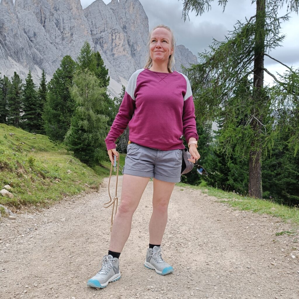 Frau mit Wanderschuhen von Keen