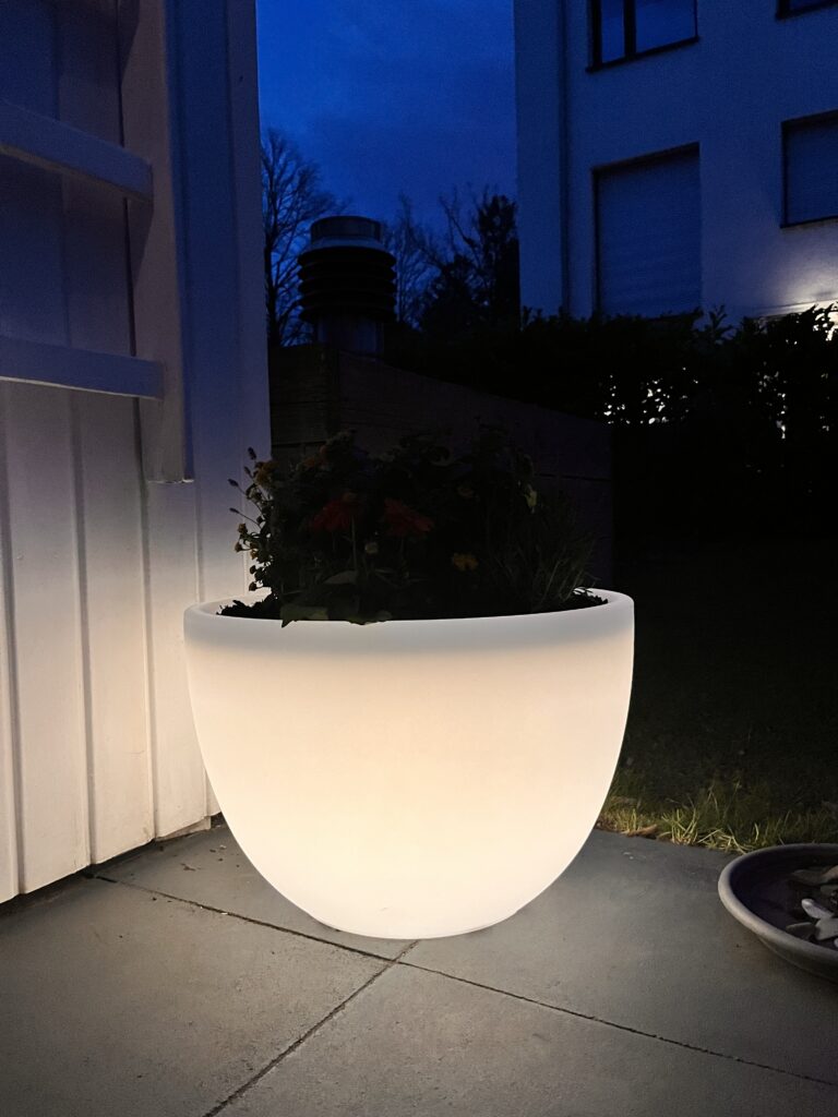 LED-Blumentopf im Dunklen